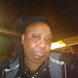 Meet your Posher, Monique